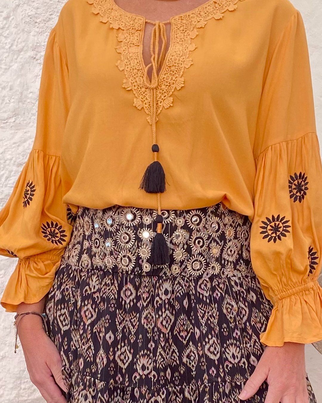 278M blusa bordada mostaza 365N falda gasa lurex negra euforia4you web 3 4b157d53 Euforia 4 You